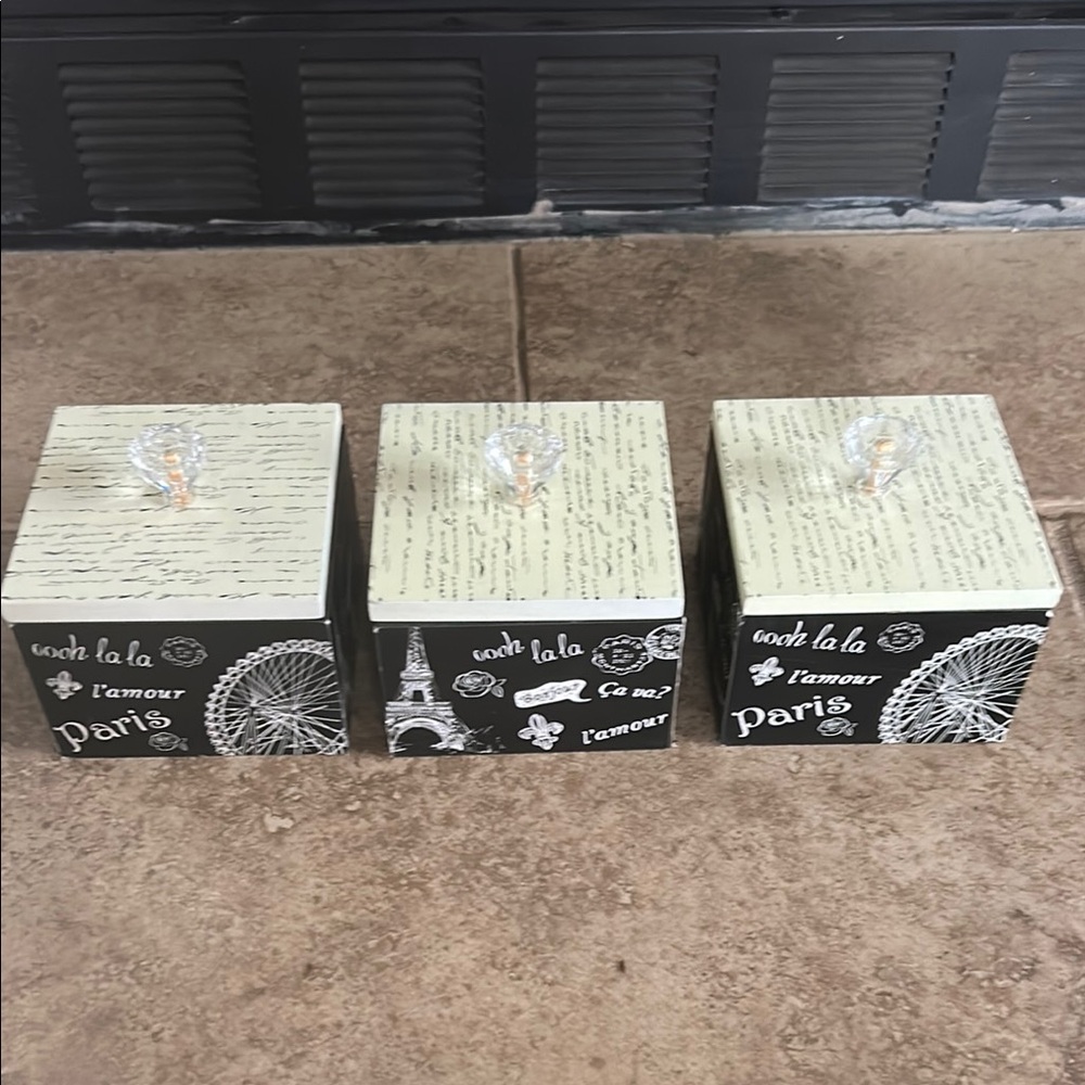 Cube-Shaped Black and Cream Decor Accents with Parisian Sketches